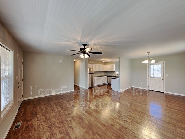 Building Photo - 5956 Brentwood Park Pl