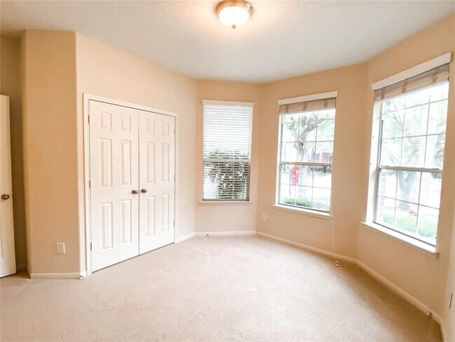 Building Photo - 10707 Lyndon Meadows Dr