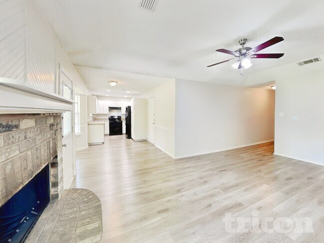 Building Photo - 615 Sherman Dr