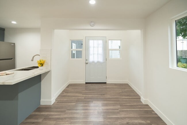 Building Photo - OPEN HOUSE Thursday 22,2025@ 6:00pm! BRAND...