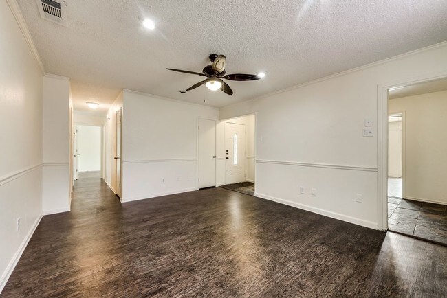 Foto del edificio - 1604 Woodhaven Dr