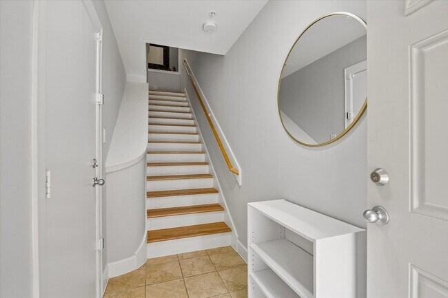 Foto del edificio - 8715 Meadowcroft Dr