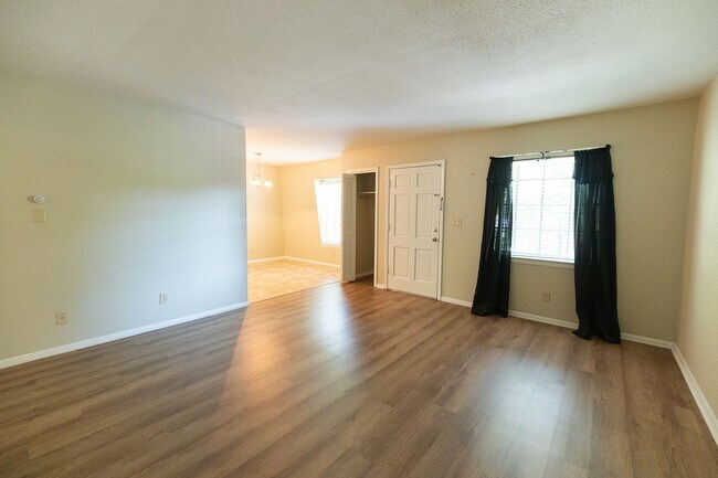 Foto del edificio - 3812 Country Club Rd