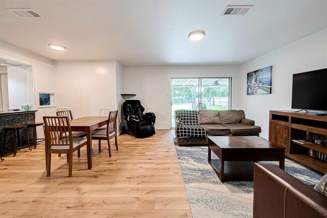 Foto del edificio - 9654 Meadowland Dr
