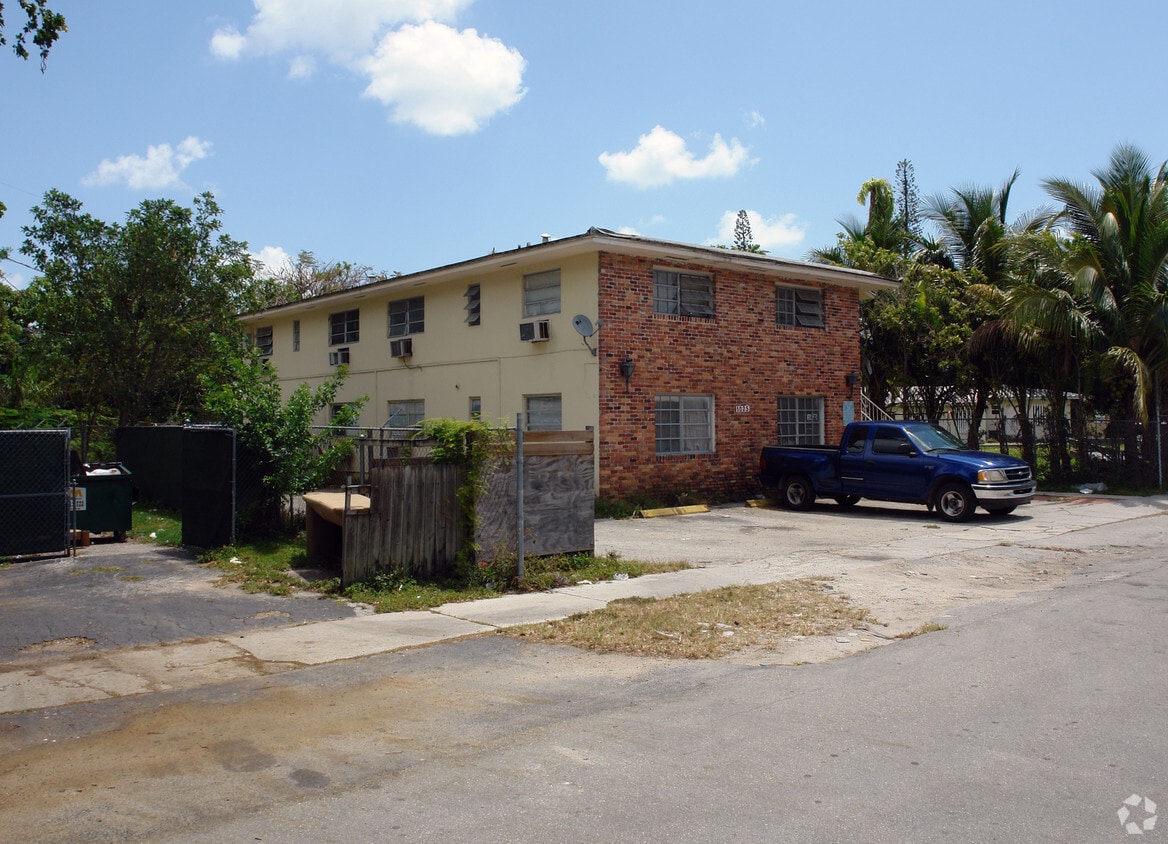 Primary Photo - 1025 Spring garden Rd
