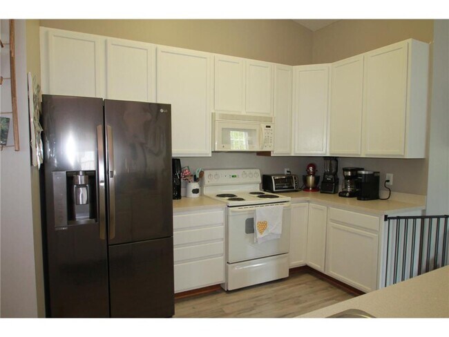 Building Photo - 1661 Countryside Dr