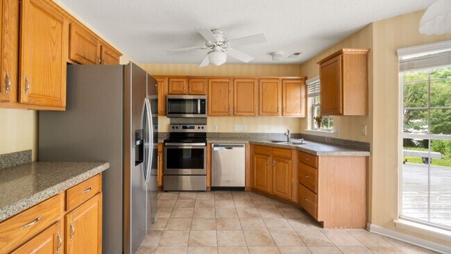 Foto del edificio - 3BR 2.5BA Cul-de-sac House with Loft in To...