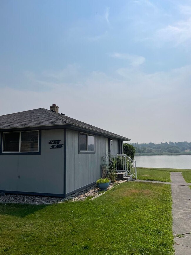 Foto del edificio - 1019 W Lakeside Dr