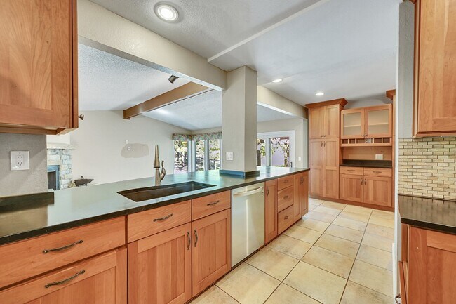 Foto del edificio - $2,825.00 - 4 Bedrooms, 2.5 Bathrooms, Bea...
