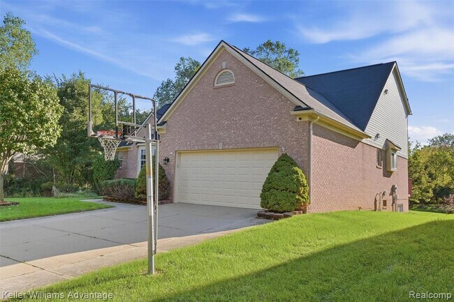Foto del edificio - 1625 Emerald Pines Dr
