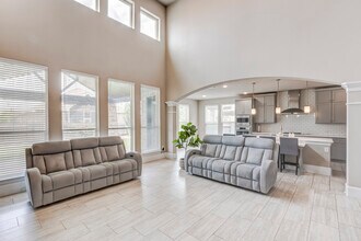 Building Photo - 405 Millard St