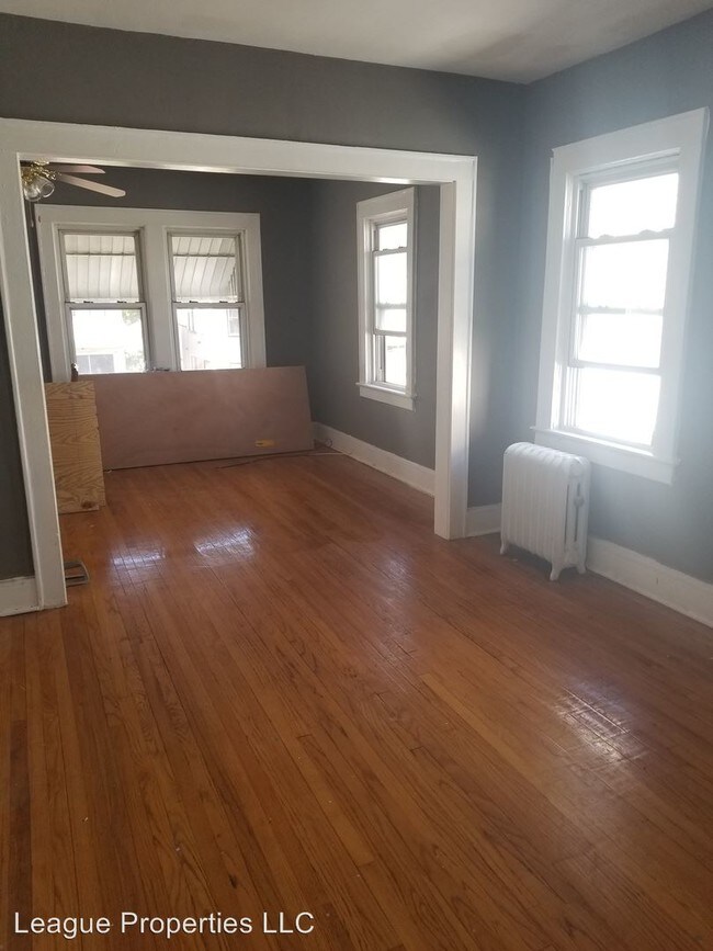 Building Photo - 136 Tremont Ave