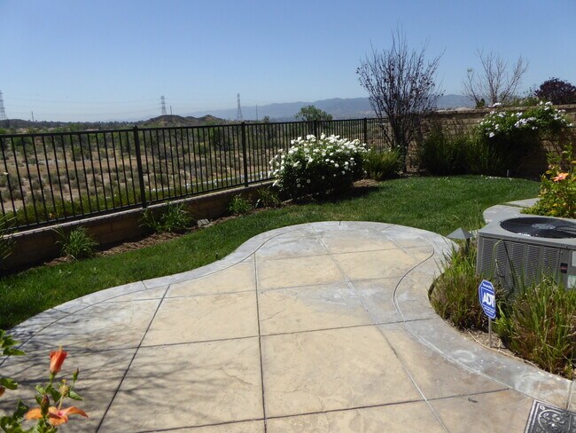 Building Photo - Artenati 4 Bedroom Home in Valencia.