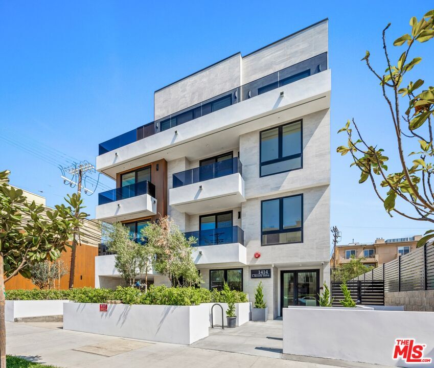 Foto del edificio - 1414 1/2 South Beverly Drive Apt #201, Los Angeles, CA 90035 - 3 BR 3 BA house