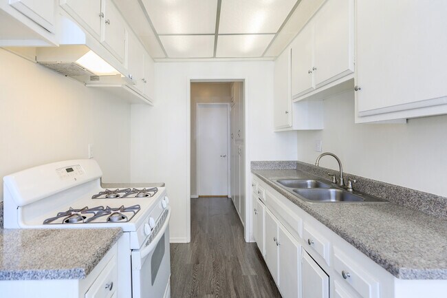 Foto del edificio - Saddleback Pines Apartment Homes