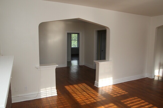 Foto del edificio - 1102 Moorlands Dr