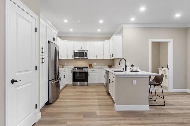 Foto del edificio - Modern 1 Bed + 1.5 Bath with In-Unit Laundry, Central AC, and Carport – Prime Anaheim Location