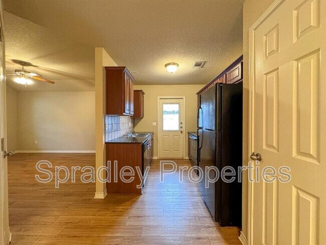 Building Photo - 208A Andy Ln