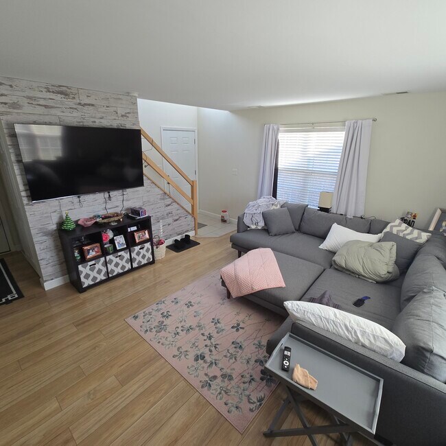 Building Photo - 1643 Dogwood Dr