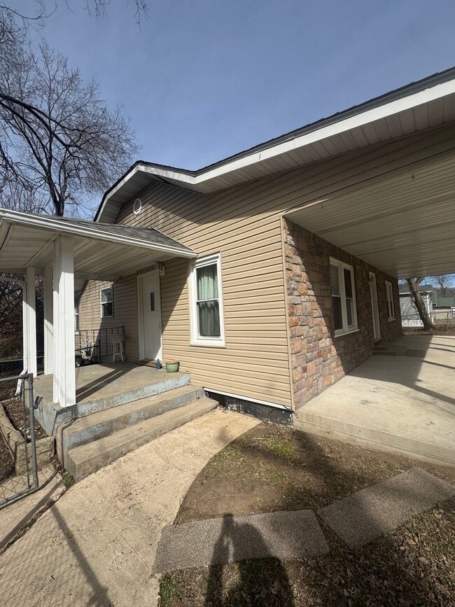 Foto del edificio - Furnished 3 Bedroom Home in Waynesville, MO!