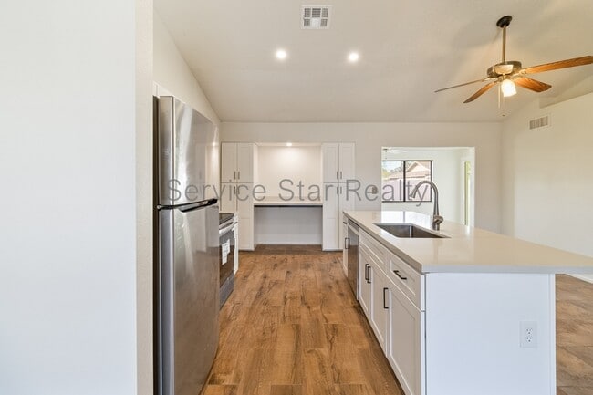 Building Photo - 8328 N 31st Ave