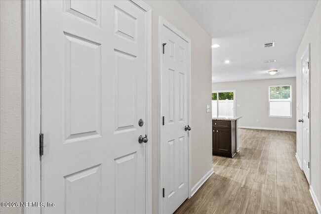 Building Photo - 8206 Halls Hammock Ct