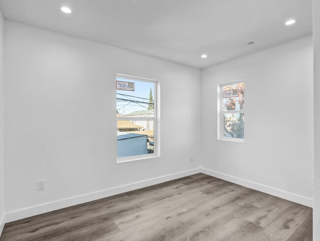 Building Photo - 1231 S Rowan Ave