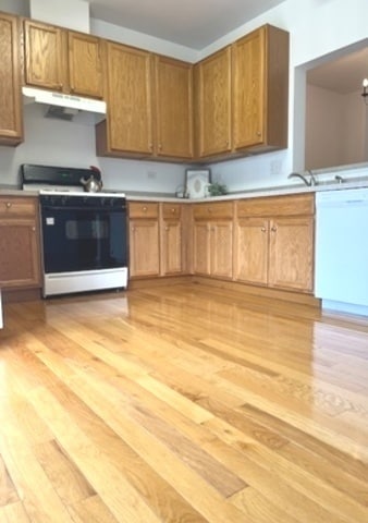 Building Photo - 1122 N Claremont Dr