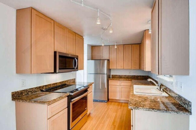 Building Photo - Gorgeous 3 Bedroom Home near Ruston Way!