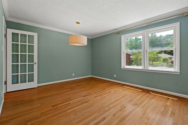 Building Photo - 4 BR Mid-Centruy Modern on .51 Acre Lot!  ...