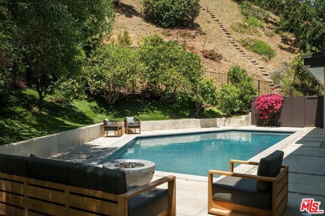 Building Photo - 2313 Banyan Dr