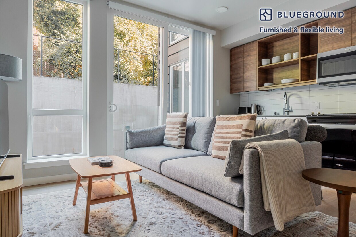 Foto principal - 2222 15th Ave W
