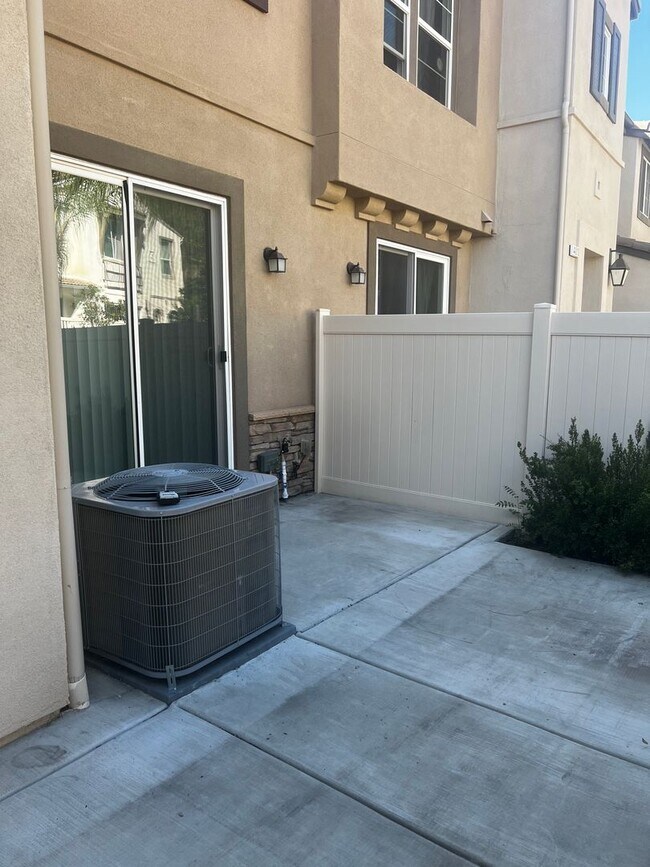 Foto del edificio - 44014 Arcadia Ct