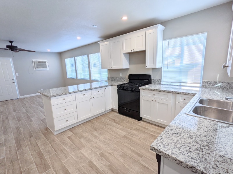 Foto principal - 7773 Philbin Ave
