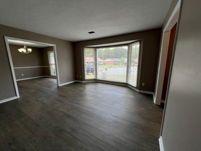 Building Photo - Newly updated 3 Bedroom/2 bath/bonus area ...