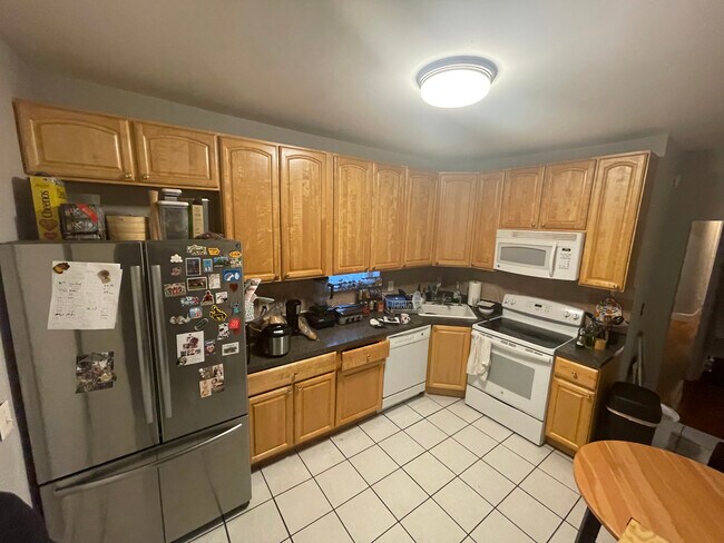 Building Photo - 910 N 29th St