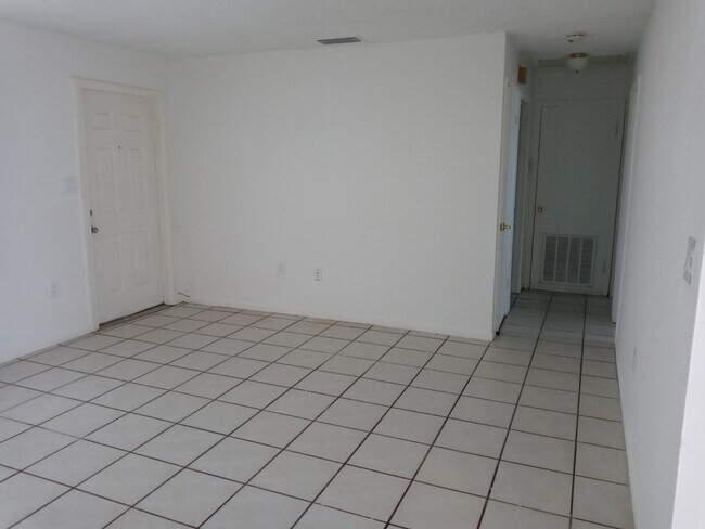 Foto del edificio - 8034 Orange Ave