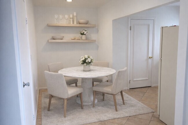 Comedor - 640 N Fuller Ave