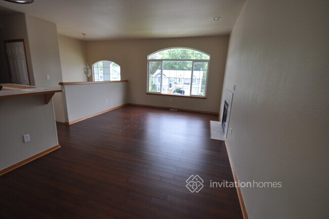 Building Photo - 3226 Lake Dr