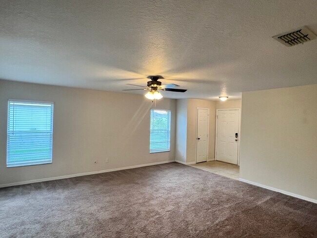 Building Photo - 391 SW Millard Dr