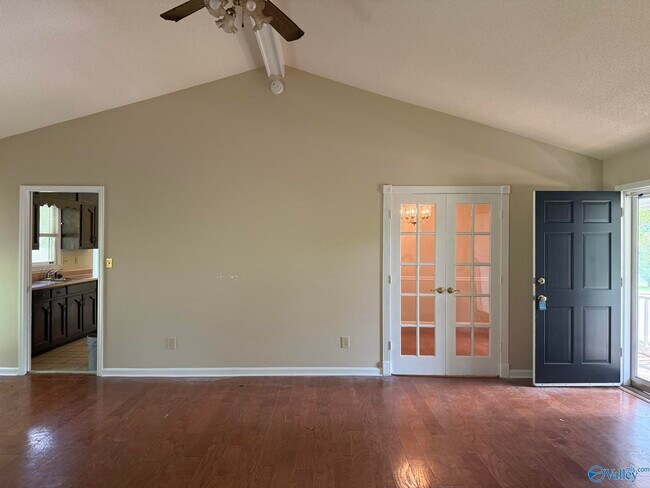 Building Photo - 272 Pops Corner