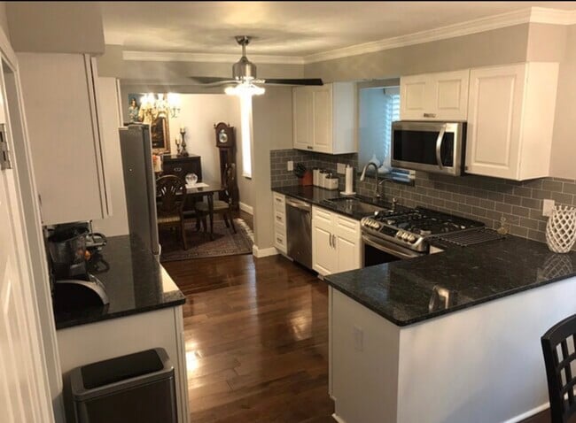 Foto del edificio - 4141 Rolling Meadow Ln