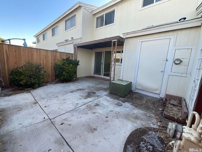 Foto del edificio - 949 Crestwood Dr