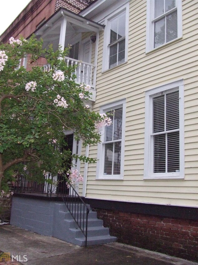 Primary Photo - 207 W Huntingdon St