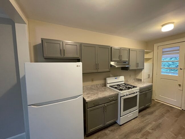 Building Photo - 126 Oakhaven Ave