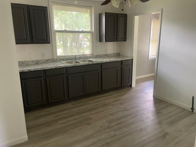 Foto del edificio - 5134 Hereford St