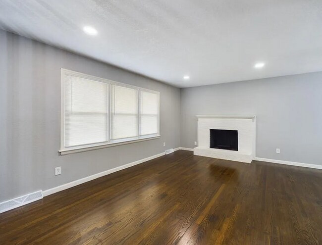 Building Photo - Spacious 4 Bed | 2 Bath Renovated Home!