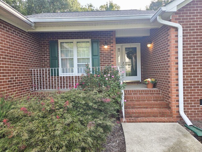 Foto del edificio - 4206 Tweedsmuir Rd