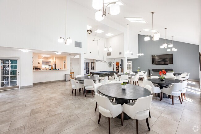 Casa club - Huntington Oaks Village 55+ Senior Community