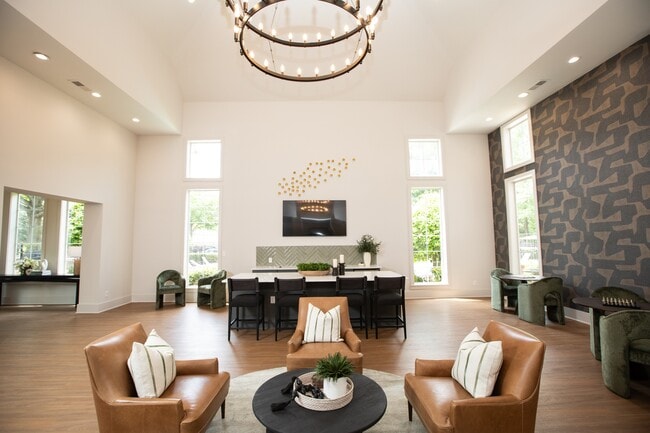 Building Photo - Lakeside Villas